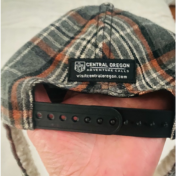 San Francisco Giants adjustable hat with ear warmers that snap under your chin - Picture 5 of 6